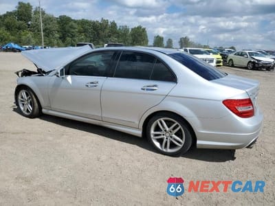 Drugie zdjęcie samochodu z przodu: 2012 MERCEDES-BENZ C 300 4MATIC VIN:WDDGF8BB3CA702408 - miniatura