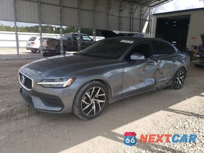 2019 VOLVO S60 T5 MOMENTUM 7JR102FK1KG014073 - główne zdjęcie licytacji z USA - miniatura