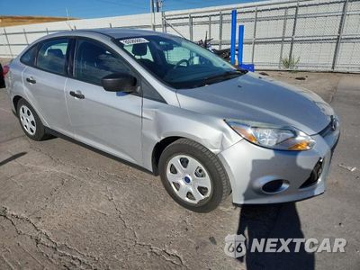 Czwarte zdjęcie samochodu z boku: 2014 FORD FOCUS S VIN:1FADP3E26EL294587 - miniatura