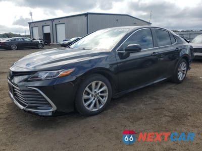 2021 TOYOTA CAMRY LE 4T1C11AK8MU545910 - główne zdjęcie licytacji z USA - miniatura