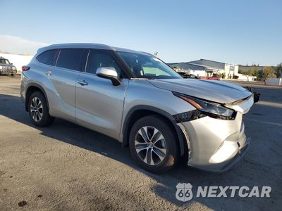 Czwarte zdjęcie samochodu z boku: 2022 TOYOTA HIGHLANDER HYBRID XLE VIN:5TDGARAH5NS516010 - miniatura