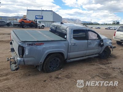 Trzecie zdjęcie samochodu z tyłu: 2018 TOYOTA TACOMA DOUBLE CAB VIN:3TMCZ5ANXJM139285 - miniatura
