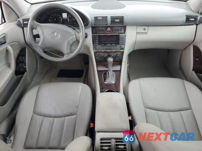 Zdjęcie 8 z 12 samochodu: 2005 MERCEDES-BENZ C 240 VIN:WDBRF61J35F580329 - miniatura