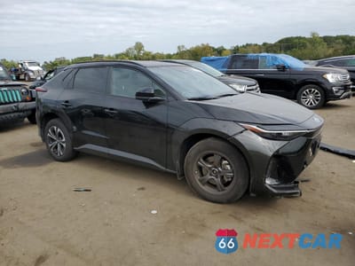 Czwarte zdjęcie samochodu z boku: 2024 TOYOTA BZ4X XLE VIN:JTMABACA2RA079994 - miniatura