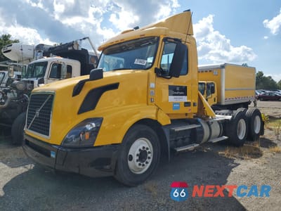 Drugie zdjęcie samochodu z przodu: 2016 VOLVO VNL - TRUCKS SEMI TRUCK VIN:4V4NC9EH9GN942937 - miniatura