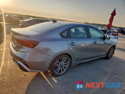 Trzecie zdjęcie samochodu z tyłu: 2022 KIA FORTE GT LINE VIN:3KPF54AD3NE451152 - miniatura