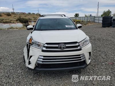 Piąte zdjęcie samochodu w środku: 2018 TOYOTA HIGHLANDER SE VIN:5TDJZRFH9JS493025 - miniatura