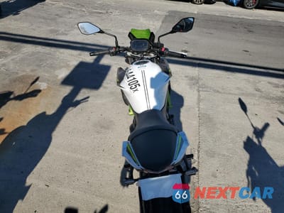 Czwarte zdjęcie samochodu z boku: 2021 KAWASAKI ER650 K VIN:ML5EREK17MDA40604 - miniatura
