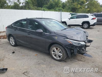 Czwarte zdjęcie samochodu z boku: 2017 CHEVROLET CRUZE LT VIN:1G1BE5SM8H7212440 - miniatura