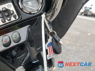 Zdjęcie 8 z 9 samochodu: 2011 HARLEY-DAVIDSON FLHTK VIN:1HD1KEM10BB622246 - miniatura
