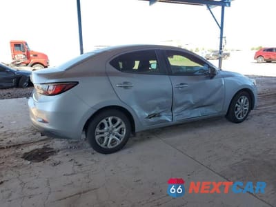 Trzecie zdjęcie samochodu z tyłu: 2017 TOYOTA YARIS IA VIN:3MYDLBYVXHY158773 - miniatura