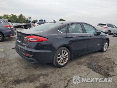 Trzecie zdjęcie samochodu z tyłu: 2019 FORD FUSION SE VIN:3FA6P0LU8KR258117 - miniatura