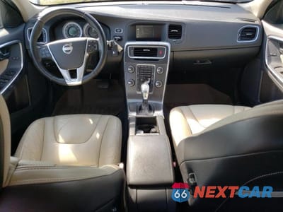 Zdjęcie 9 z 10 samochodu: 2013 VOLVO S60 T5 VIN:YV1612FH3D2218647 - miniatura