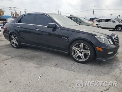 Czwarte zdjęcie samochodu z boku: 2010 MERCEDES-BENZ E 63 AMG VIN:WDDHF7HB9AA154420 - miniatura