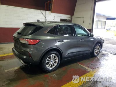 Trzecie zdjęcie samochodu z tyłu: 2020 FORD ESCAPE SE VIN:1FMCU0G60LUB84098 - miniatura