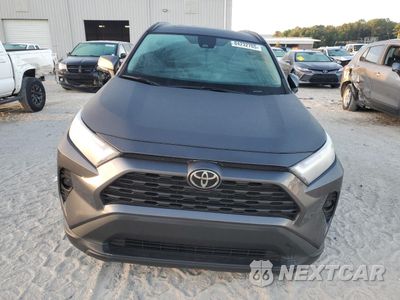 Piąte zdjęcie samochodu w środku: 2024 TOYOTA RAV4 XLE VIN:2T3W1RFV3RC298682 - miniatura