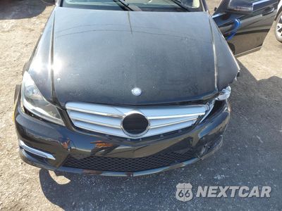 Zdjęcie 11 z 12 samochodu: 2013 MERCEDES-BENZ C 250 VIN:WDDGF4HB6DR274630 - miniatura
