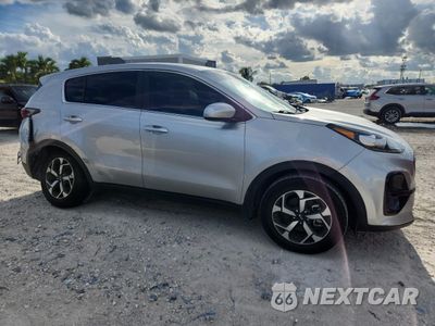 Czwarte zdjęcie samochodu z boku: 2020 KIA SPORTAGE LX VIN:KNDPM3AC3L7748038 - miniatura