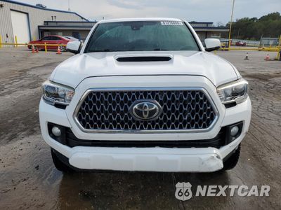 Piąte zdjęcie samochodu w środku: 2019 TOYOTA TACOMA DOUBLE CAB VIN:3TMCZ5AN1KM252592 - miniatura