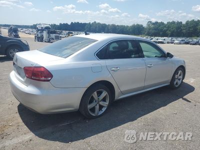 Trzecie zdjęcie samochodu z tyłu: 2012 VOLKSWAGEN PASSAT SE VIN:1VWBH7A33CC043718 - miniatura