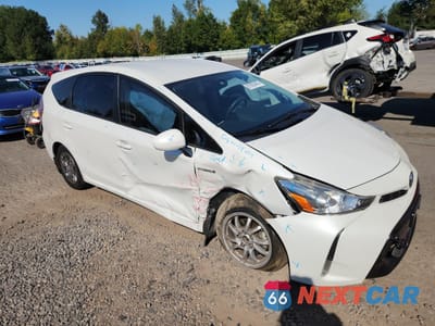Czwarte zdjęcie samochodu z boku: 2015 TOYOTA PRIUS V VIN:JTDZN3EUXFJ029238 - miniatura