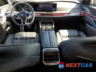 Zdjęcie 8 z 15 samochodu: 2023 BMW 760 XI VIN:WBA33EJ09PCM38862 - miniatura