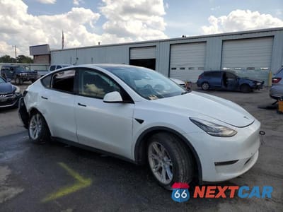 Czwarte zdjęcie samochodu z boku: 2021 TESLA MODEL Y VIN:5YJYGDEE1MF280898 - miniatura
