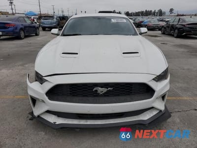 Piąte zdjęcie samochodu w środku: 2018 FORD MUSTANG VIN:1FA6P8TH6J5157015 - miniatura