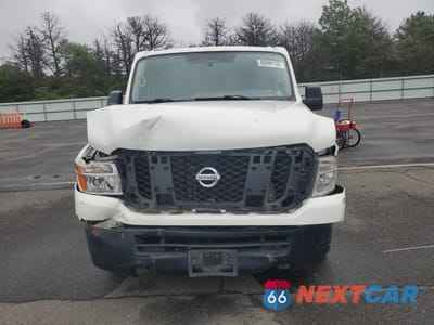 Piąte zdjęcie samochodu w środku: 2019 NISSAN NV 2500 S VIN:1N6BF0KY5KN804730 - miniatura