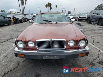 Piąte zdjęcie samochodu w środku: 1983 JAGUAR XJ6 VIN:SAJAV1348DC354846 - miniatura