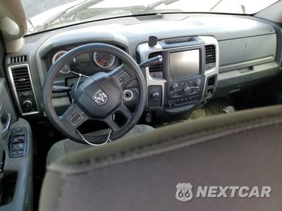 Zdjęcie 8 z 12 samochodu: 2016 RAM 2500 SLT VIN:3C6UR5DL8GG315232 - miniatura