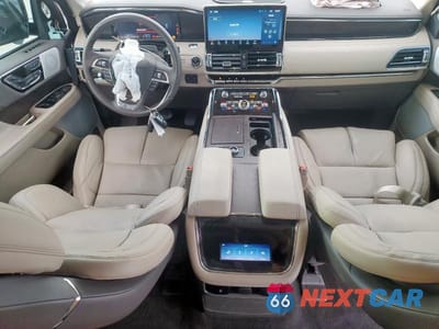Zdjęcie 8 z 14 samochodu: 2024 LINCOLN NAVIGATOR RESERVE VIN:5LMJJ2LGXREL24295 - miniatura