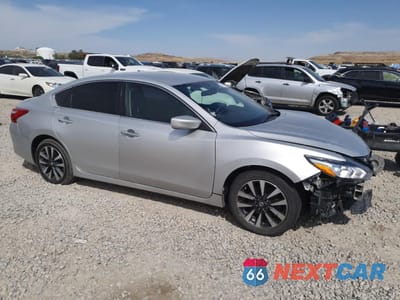 Czwarte zdjęcie samochodu z boku: 2017 NISSAN ALTIMA 2.5 VIN:1N4AL3AP7HC231552 - miniatura