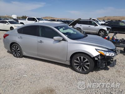 Czwarte zdjęcie samochodu z boku: 2017 NISSAN ALTIMA 2.5 VIN:1N4AL3AP7HC231552 - miniatura