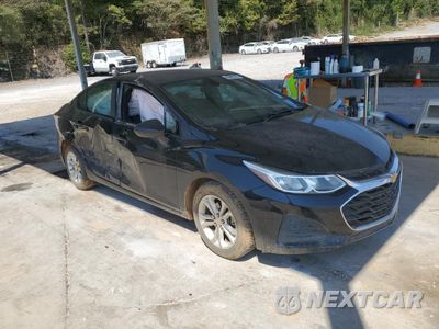 Czwarte zdjęcie samochodu z boku: 2019 CHEVROLET CRUZE LS VIN:1G1BC5SM7K7133032 - miniatura
