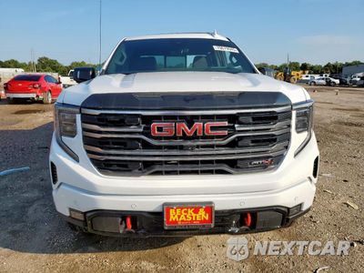 Piąte zdjęcie samochodu w środku: 2025 GMC SIERRA K1500 AT4 VIN:3GTUUEEL6SG174403 - miniatura