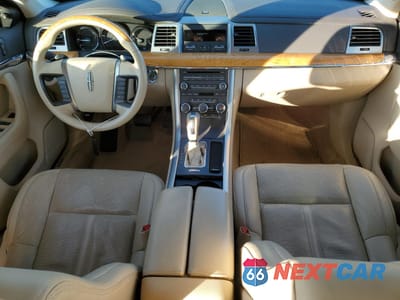 Zdjęcie 8 z 14 samochodu: 2010 LINCOLN MKS VIN:1LNHL9DR1AG605415 - miniatura