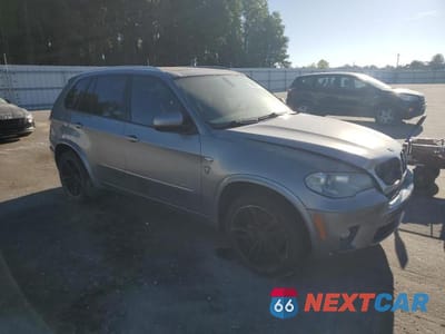 Czwarte zdjęcie samochodu z boku: 2013 BMW X5 XDRIVE35I VIN:5UXZV4C51D0E14547 - miniatura