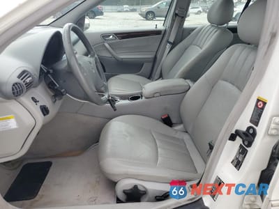 Zdjęcie 7 z 12 samochodu: 2005 MERCEDES-BENZ C 240 VIN:WDBRF61J35F580329 - miniatura