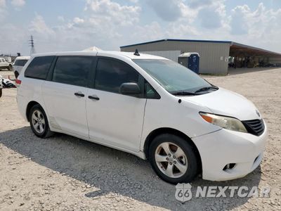 Czwarte zdjęcie samochodu z boku: 2012 TOYOTA SIENNA VIN:5TDZK3DC1CS228159 - miniatura