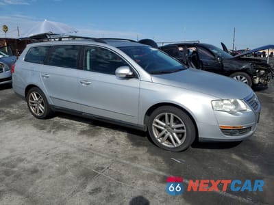 Czwarte zdjęcie samochodu z boku: 2008 VOLKSWAGEN PASSAT WAGON LUX VIN:WVWTK93C68E230657 - miniatura