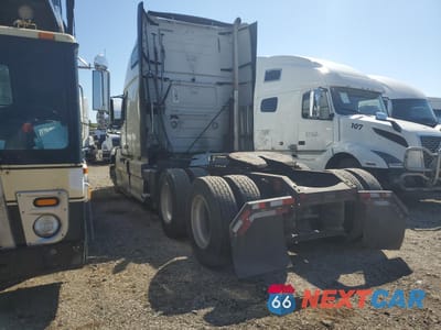 Trzecie zdjęcie samochodu z tyłu: 2018 VOLVO VNL SEMI TRUCK VIN:4V4NC9EH1JN887410 - miniatura