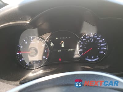 Zdjęcie 9 z 13 samochodu: 2015 KIA RONDO VIN:KNAHU8A35F7082111 - miniatura