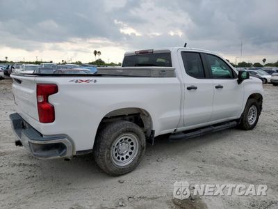 Trzecie zdjęcie samochodu z tyłu: 2019 CHEVROLET SILVERADO K1500 VIN:1GCRYAEF1KZ283591 - miniatura