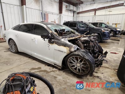 Czwarte zdjęcie samochodu z boku: 2015 JAGUAR XJL PORTFOLIO VIN:SAJWJ2GDXF8V79697 - miniatura