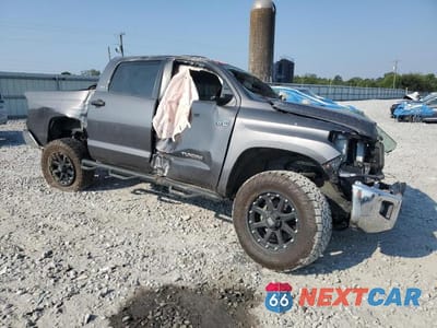 Czwarte zdjęcie samochodu z boku: 2020 TOYOTA TUNDRA CREWMAX SR5 VIN:5TFDY5F18LX941800 - miniatura