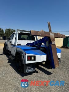 Czwarte zdjęcie samochodu z boku: 2018 FORD F450 SUPER DUTY VIN:1FDUF4GT3JEB75530 - miniatura