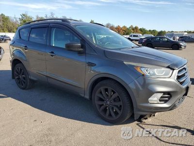 Czwarte zdjęcie samochodu z boku: 2017 FORD ESCAPE SE VIN:1FMCU9G95HUB84779 - miniatura