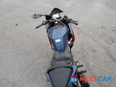 Zdjęcie 6 z 10 samochodu: 2024 KTM 390 RC VIN:MD2JYJ403RN207747 - miniatura