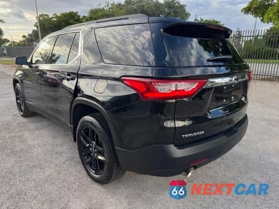 Drugie zdjęcie samochodu z przodu: 2021 CHEVROLET TRAVERSE LT VIN:1GNERGKW7MJ168621 - miniatura